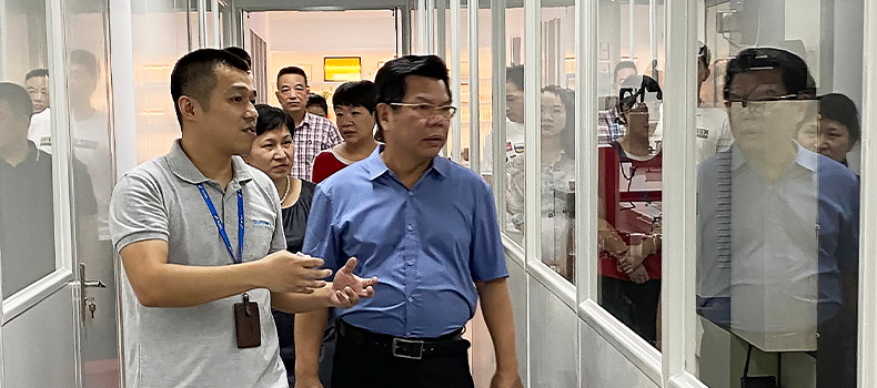 漳州市貿(mào)促會會長邱亞明一行蒞臨捌斗新材參觀調(diào)研